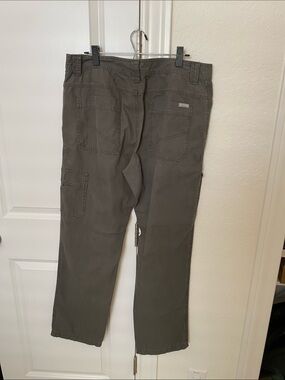 Columbia Men's Cargo Pants in Olive